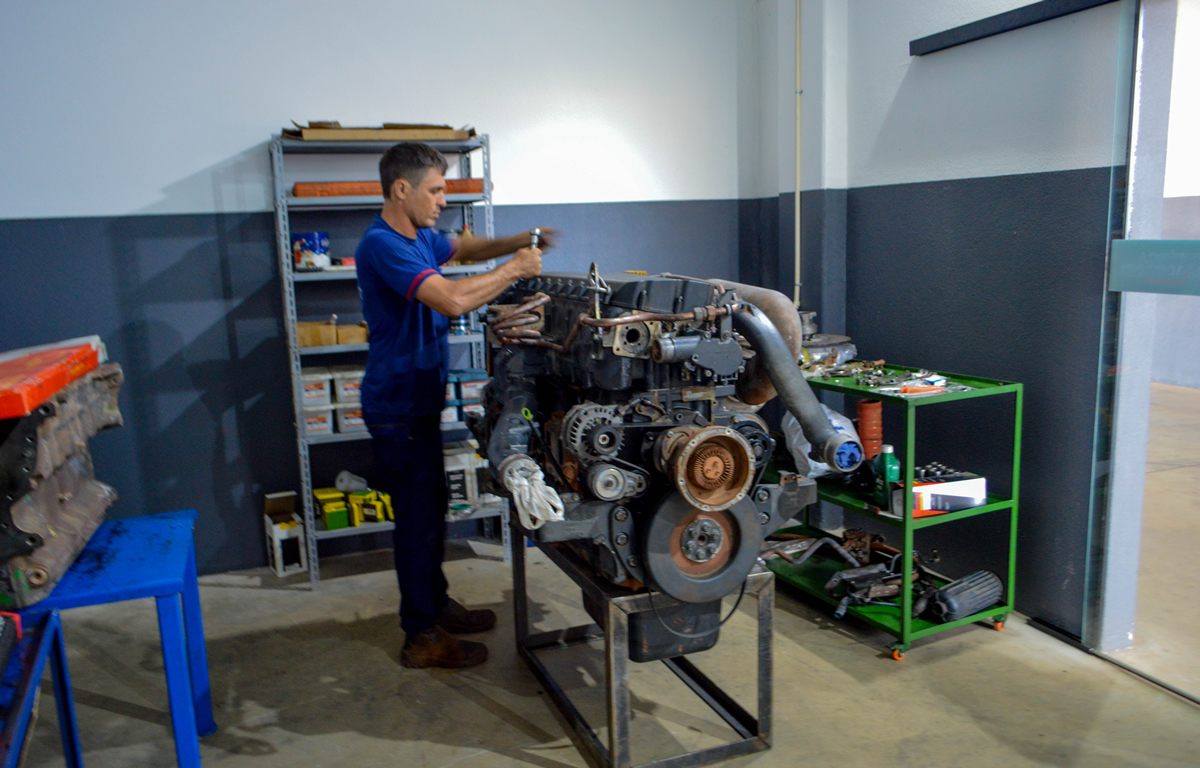 Manutenção de Colheitadeira em RJ Motores